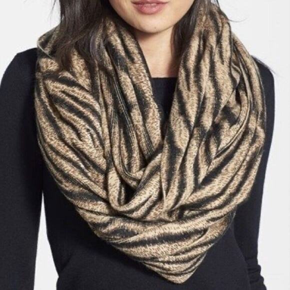 2 Michael Kors Scarf Bundle - 2 Scarves Bundle - Picture 2 of 6